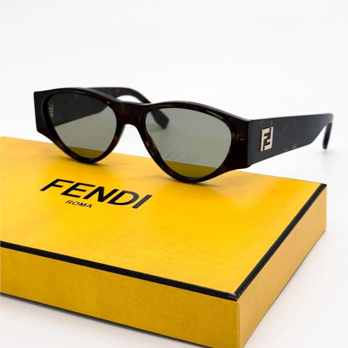 Fendi New FE40158I 52E FE40158I 52E Fendi Women Sunglasses Havana Grey Eyewear Fendi