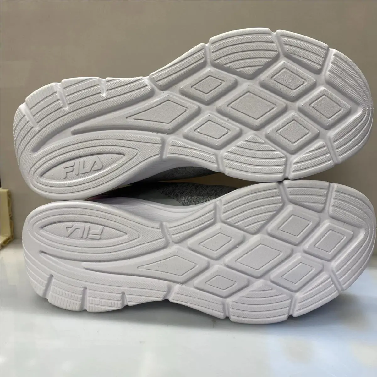 Fila shoes - Speedchaser 3 - Speedchaser - 5RM01600-086 - Gray (UPC: 723567068770) 5