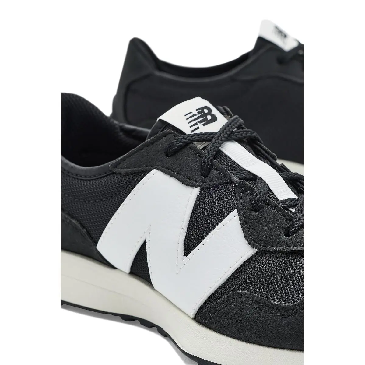 New Balance shoes - Black/White 4