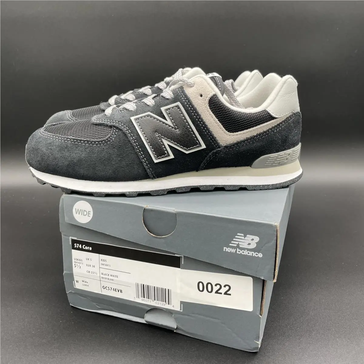 New Balance 574 Core Classic Women’s Sneakers Black/white Sz 7 Women 5.5 Youth
