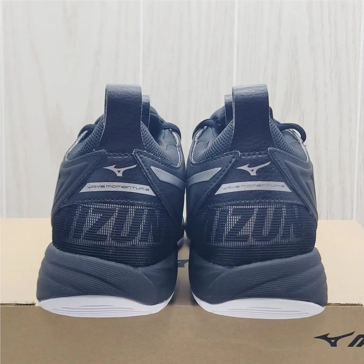 Mizuno shoes - Mizuno Wave Momentum 2 - Wave Momentum - Black (UPC: 889961458552) 3