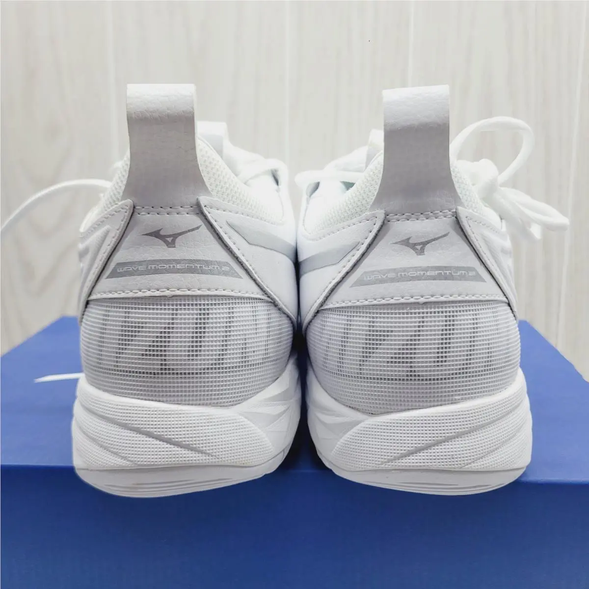 Mizuno shoes Wave Momentum - White 4