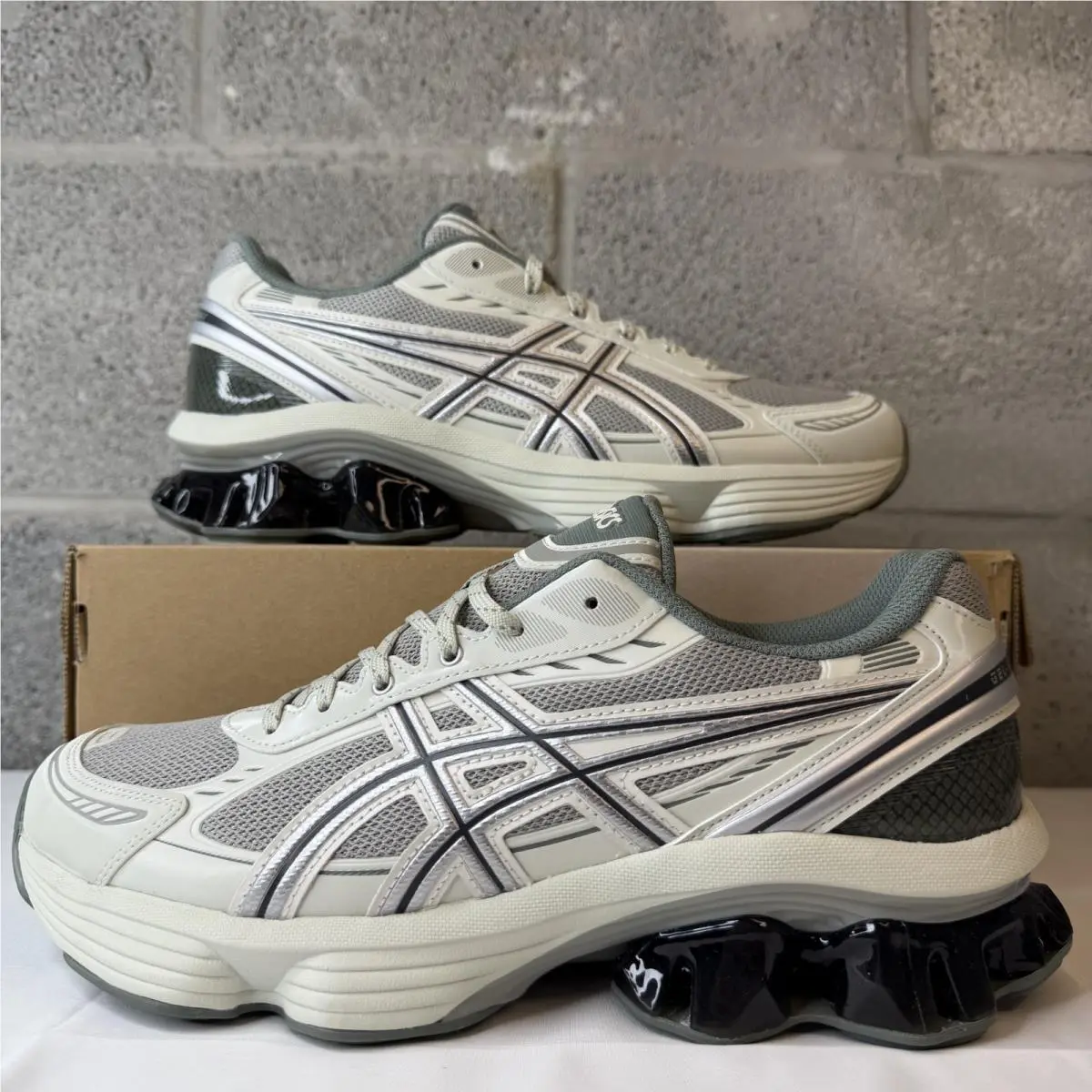 Asics Gel/kinetic Fluent Silver Seal Grey 1203A591-021 SZ Men 9 Woman 10.5 - Gray