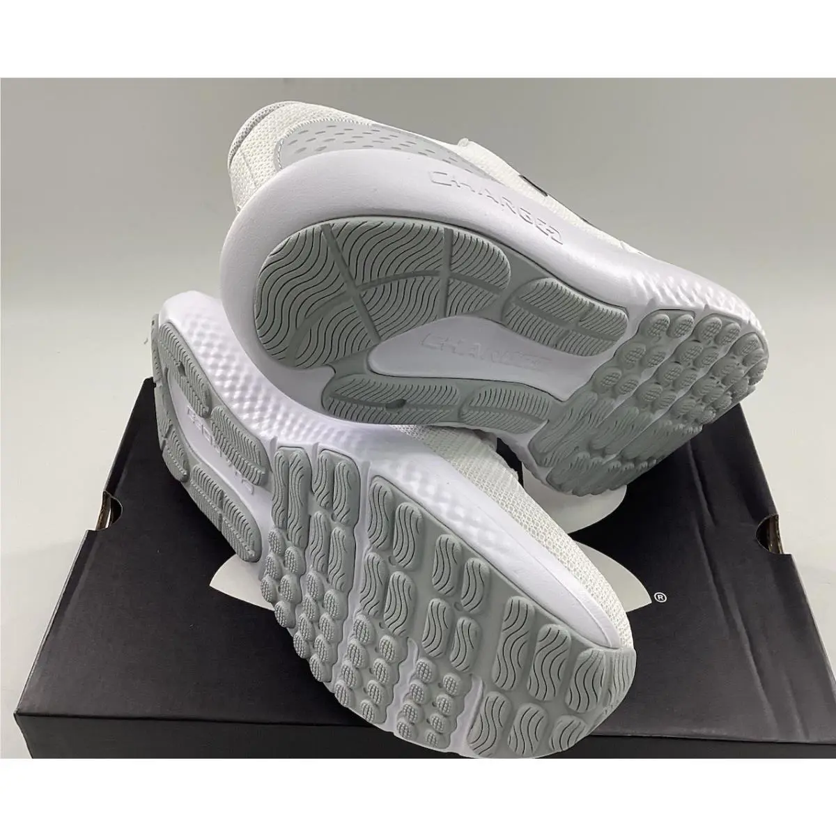 Under Armour shoes - Under Armour Surge - Surge - White 3