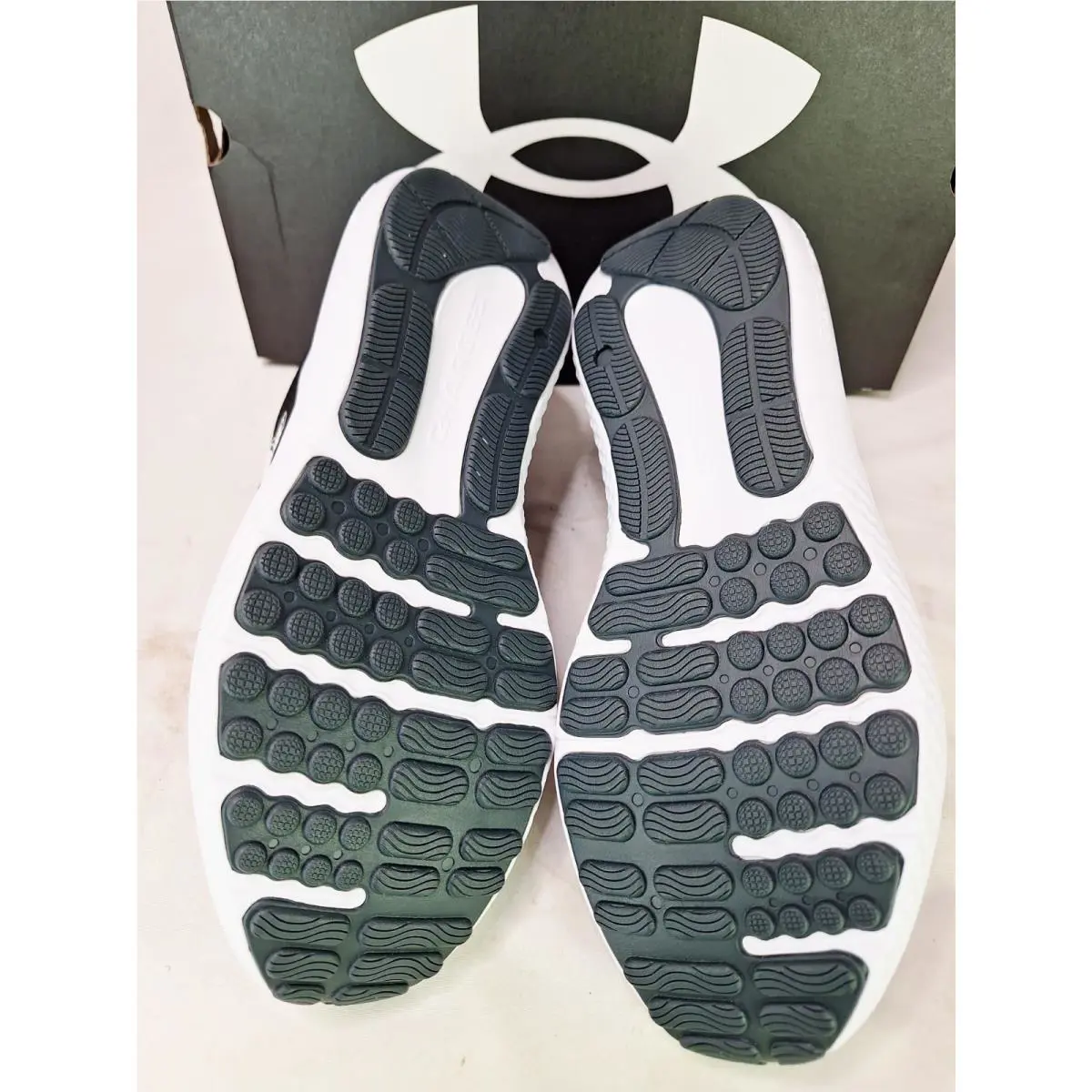 Under Armour shoes - Under Armour Surge - Surge - Black (UPC: 0637586958427) 7