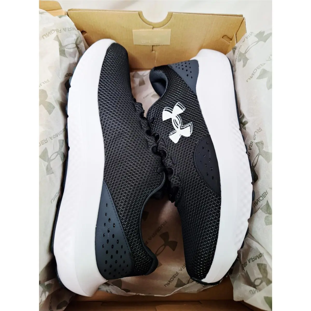 Under Armour shoes - Under Armour Surge - Surge - Black (UPC: 0637586958427) 0