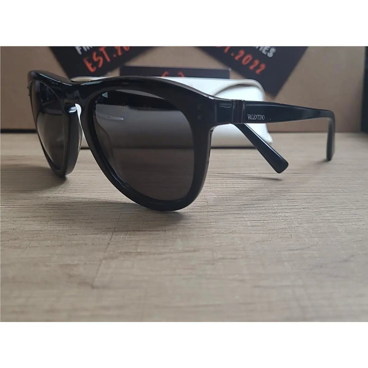 Valentino V686S 001 Black Sunglasses Made in Italy 53-20-140