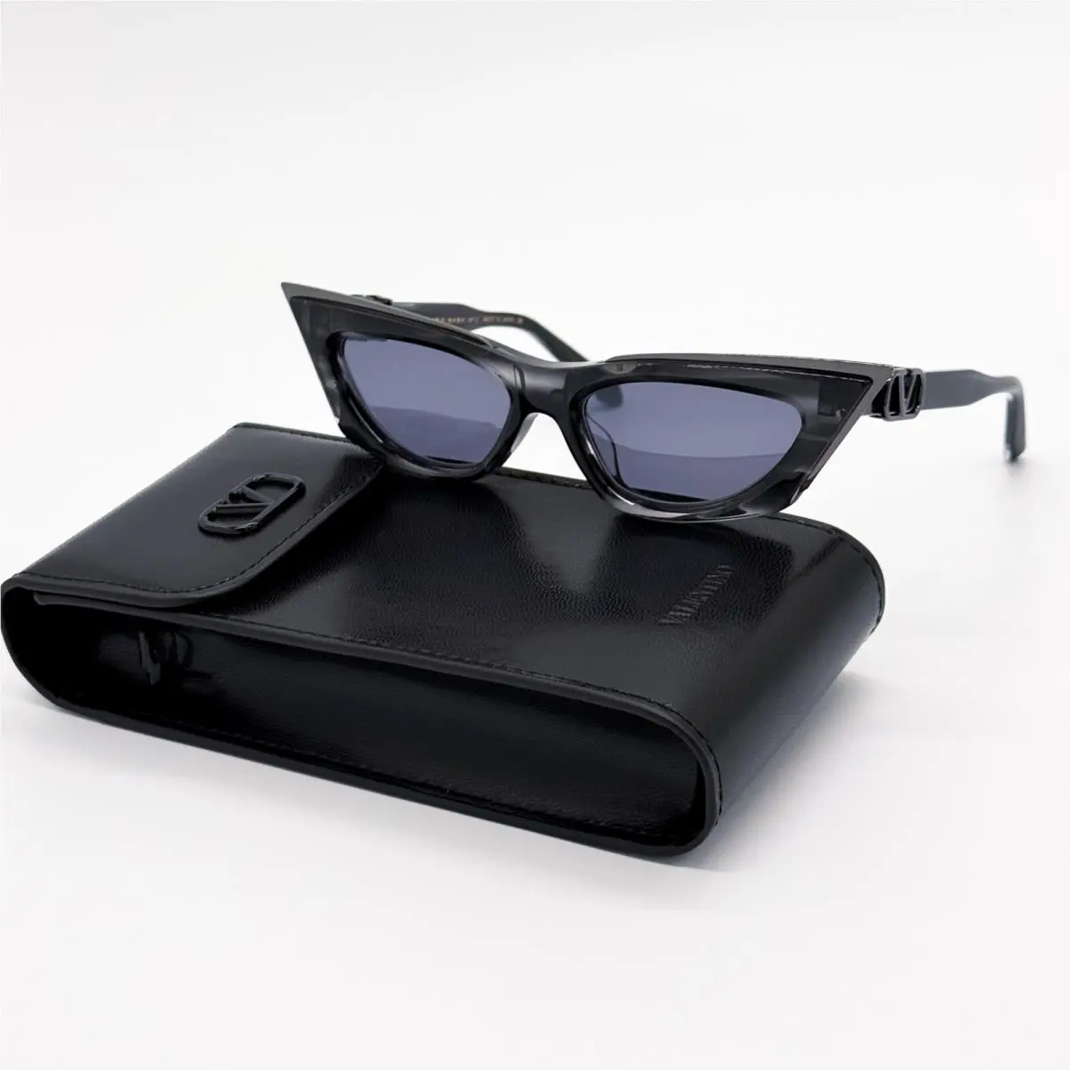Valentino V-goldcut VLS-113B Black Women Cat Eye Sunglasses Valentino