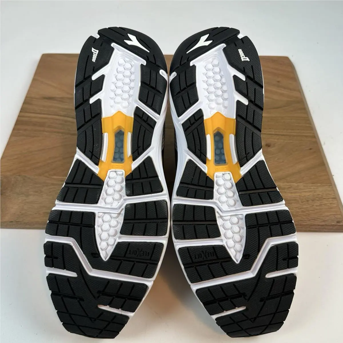 Diadora shoes - Diadora Mythos Blushield 6 - Mythos Blushield - 101176892 01 - Silver 5