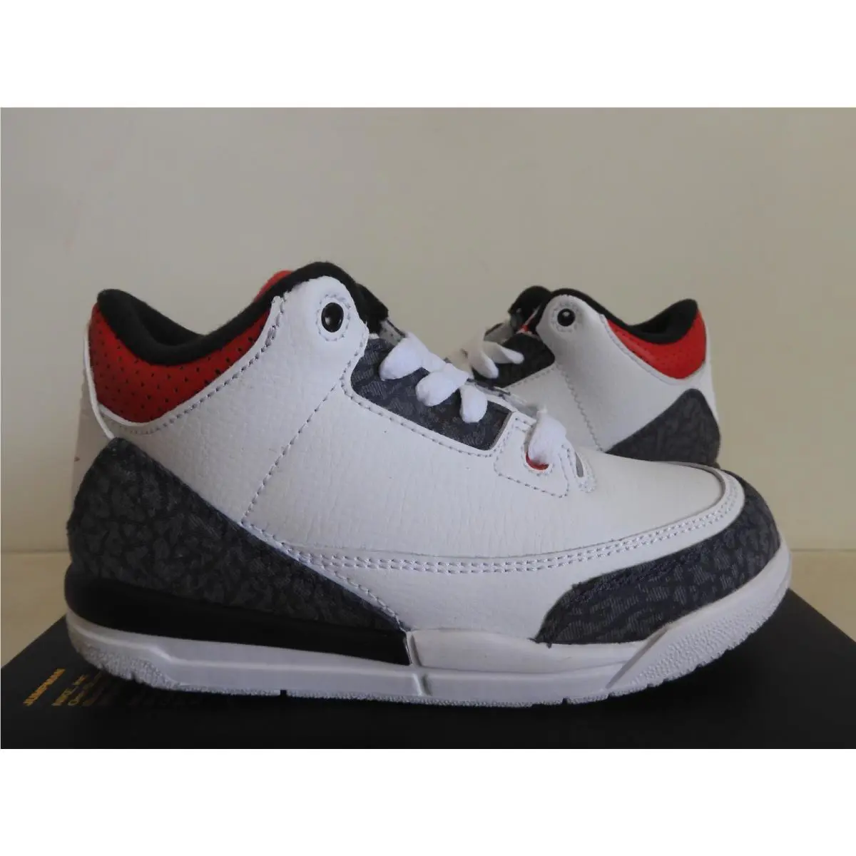 Nike shoes - Air Jordan 3 - Air - White (UPC: 194497196312) 0