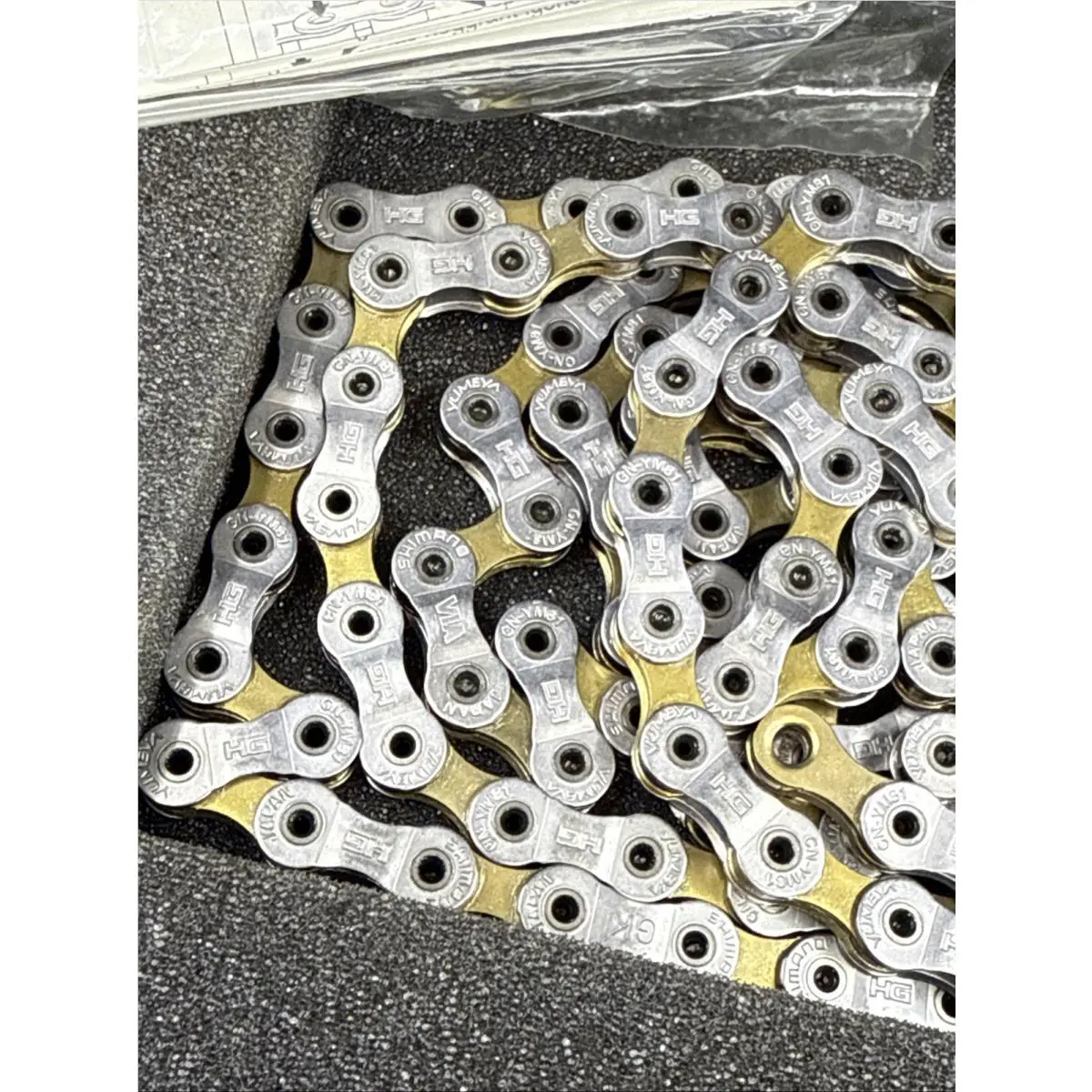 Shimano  - CN-YM81 - CN-YM81 - Silver (UPC: 689228292611) 1