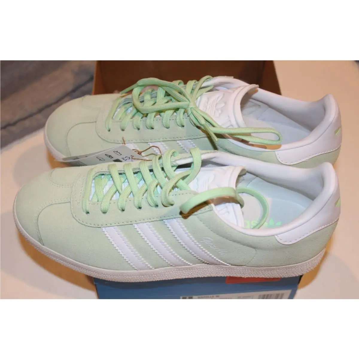 Women`s Adidas Gazelle Originals IE0442 Size 7.5