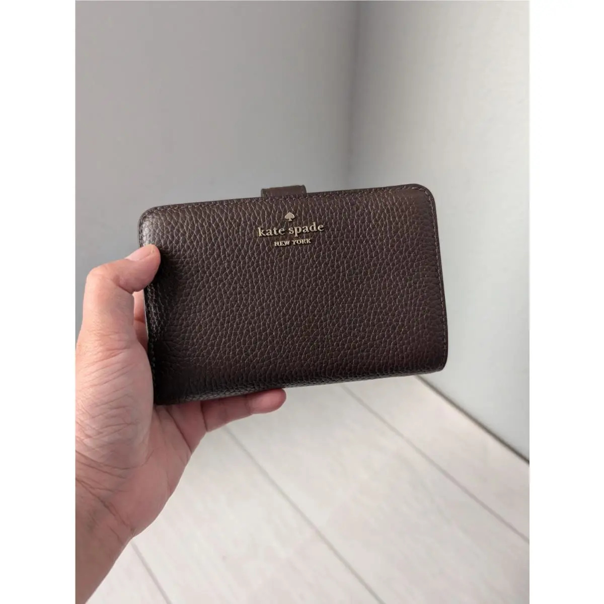 Kate Spade KH787 Lena Medium Bifold Pebbled Leather Wallet In Hot Fudge