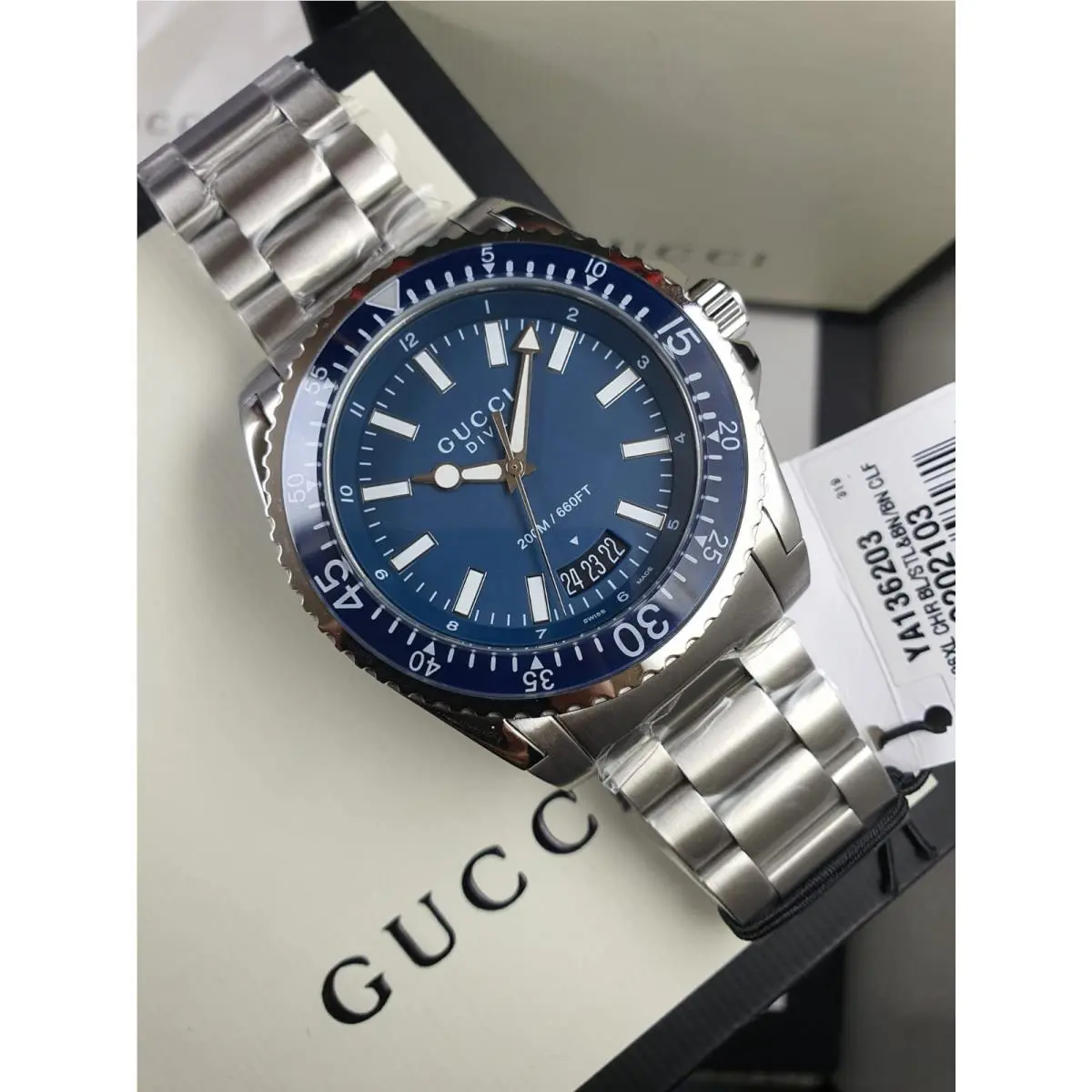 Gucci Dive Blue Dial Stainless Steel Men`s Swiss Quartz Watch YA136203