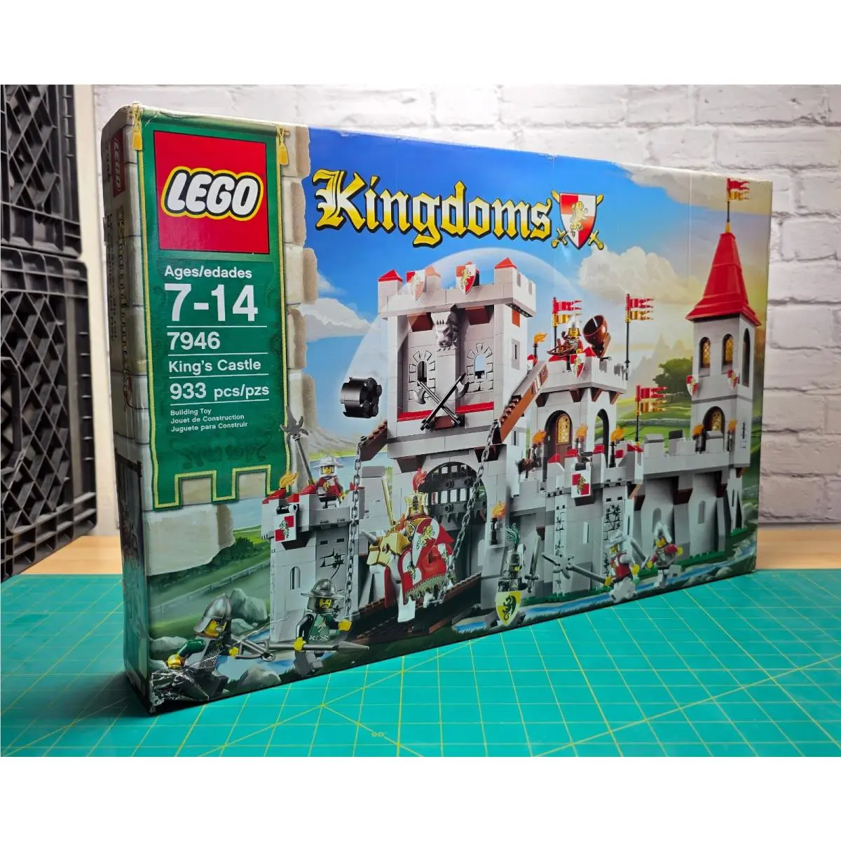 Lego Kingdoms King`s Castle Retired Set 7946