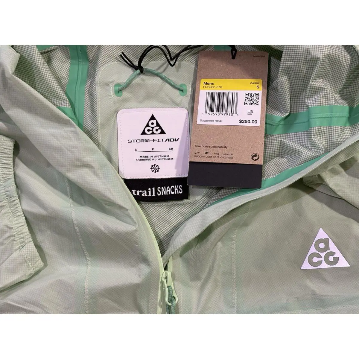 Nike clothing - Nike ACG Trail Snacks Storm Fit Jacket - Green 15