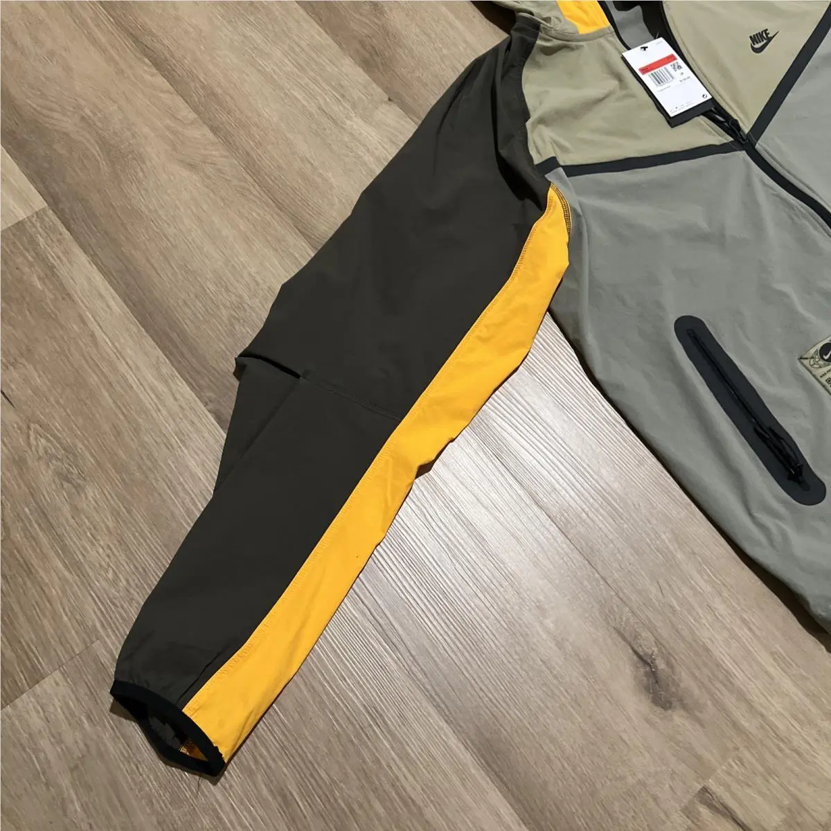 Nike clothing - Nike Tech - Tech - IP8956-289 - Green 2