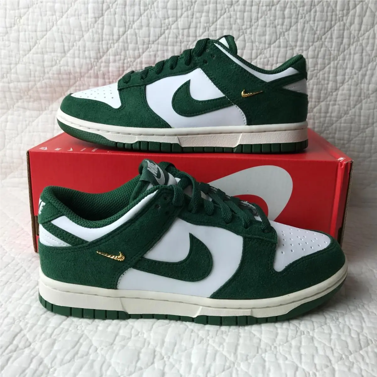 Nike Dunk Low Shoes Women’s SZ 6 Gorge Green Gold Mini Swoosh IB4417 100 - Green