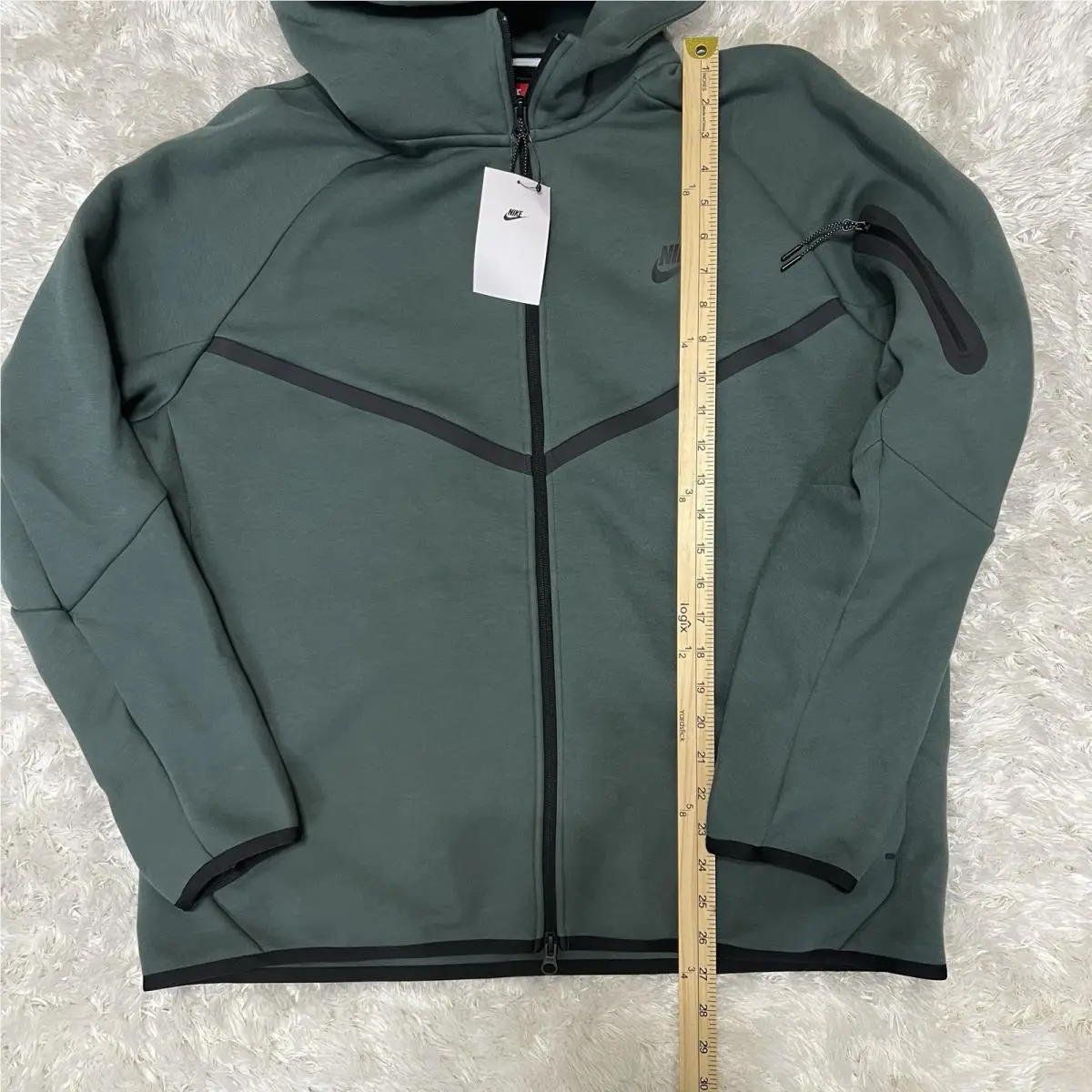 Nike clothing - HV0949-338 - HV0949-338 - Green (UPC: 0197602944778) 1