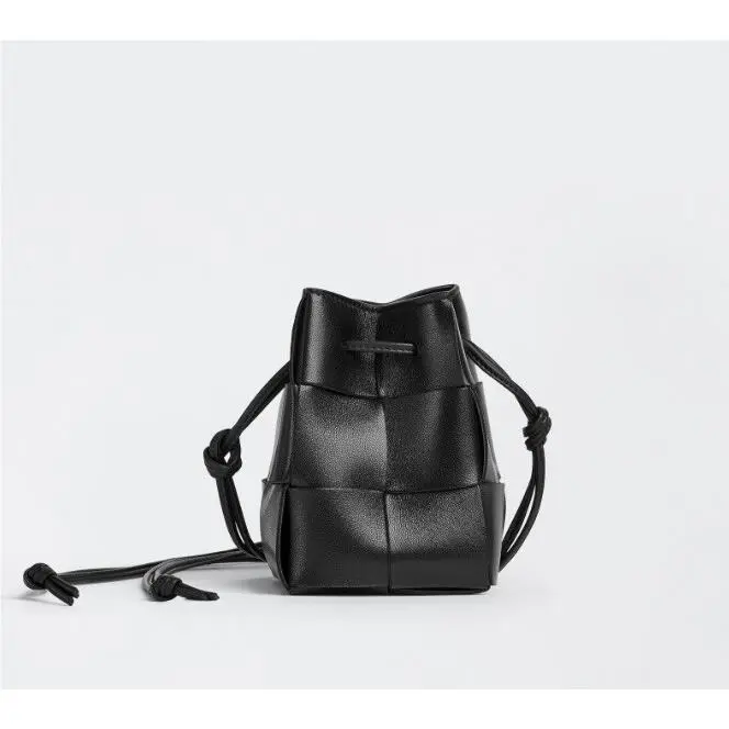 Bottega Veneta Leather Cassette Bucket Bag Black Lightweight - Exterior: Black