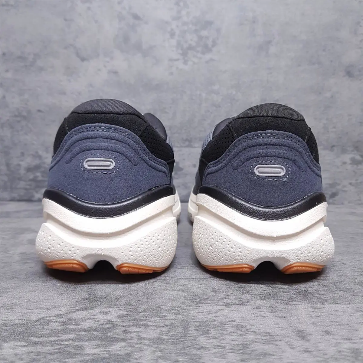 Brooks shoes - Brooks Ghost Max SE - Ghost Max - 110444-1D-091 - Gray 2