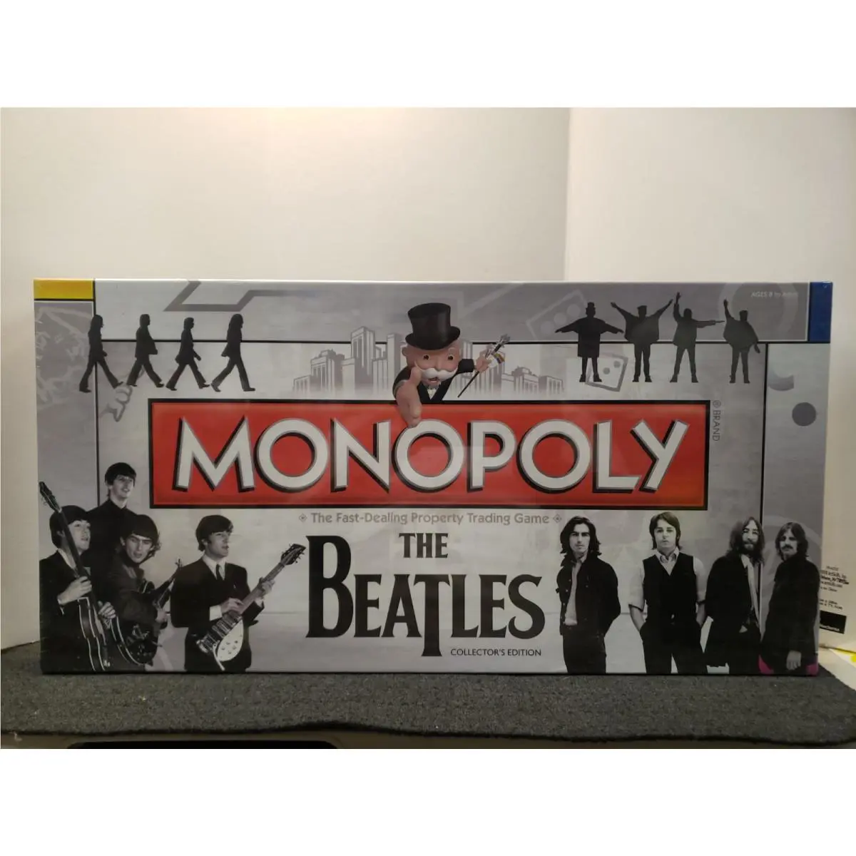 Monopoly The Beatles Collector`s Edition Property Trading Game 2010