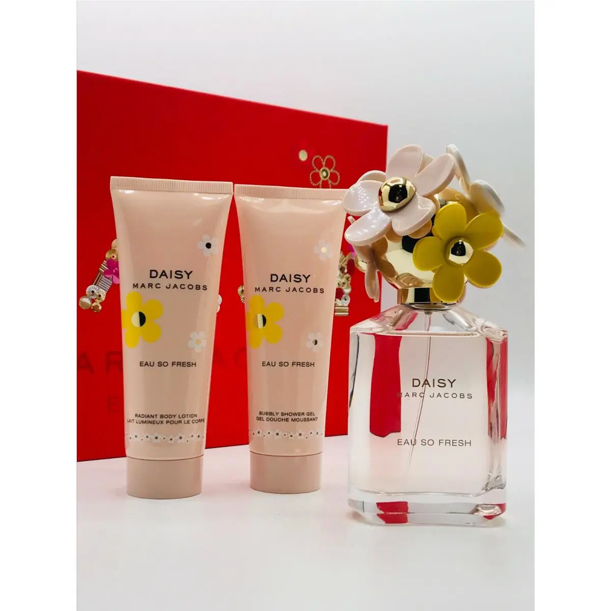 Marc Jacobs Daisy Eau So Fresh 3pc Women Perfume Edt Spray 2.5 oz Lotion Shower Gel 2.5 oz