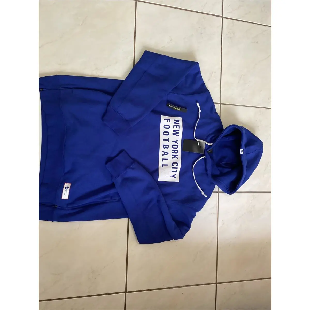 Nike clothing - Blue (UPC: 0192502811618) 0