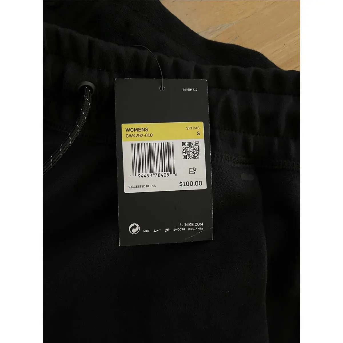 Nike clothing - Black (UPC: 0194493784056) 7