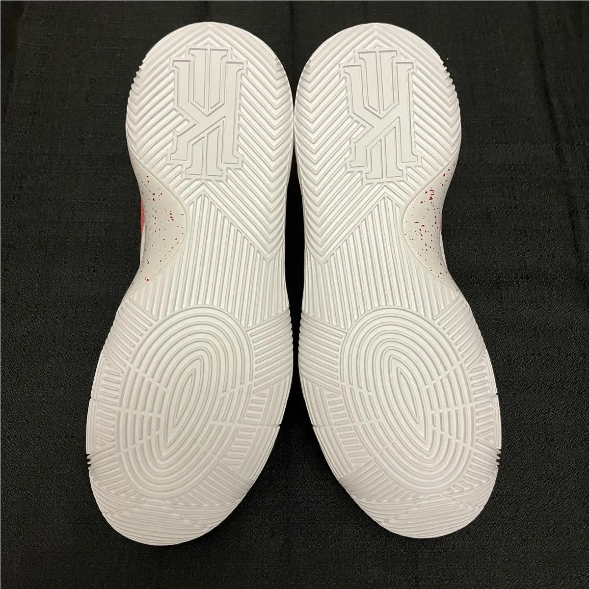 Nike shoes - Kyrie 2 Ky Rispy Kreme - White Red Green 8