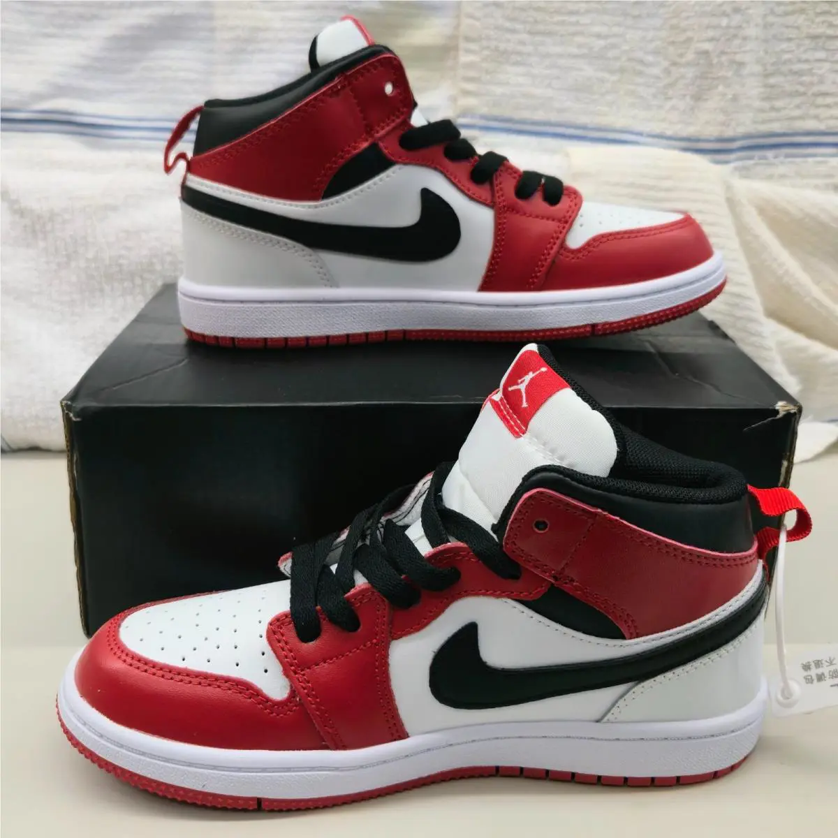 Nike shoes - Air Jordan 1 - Air - 554724-173 - White (UPC: 00887232354190) 2
