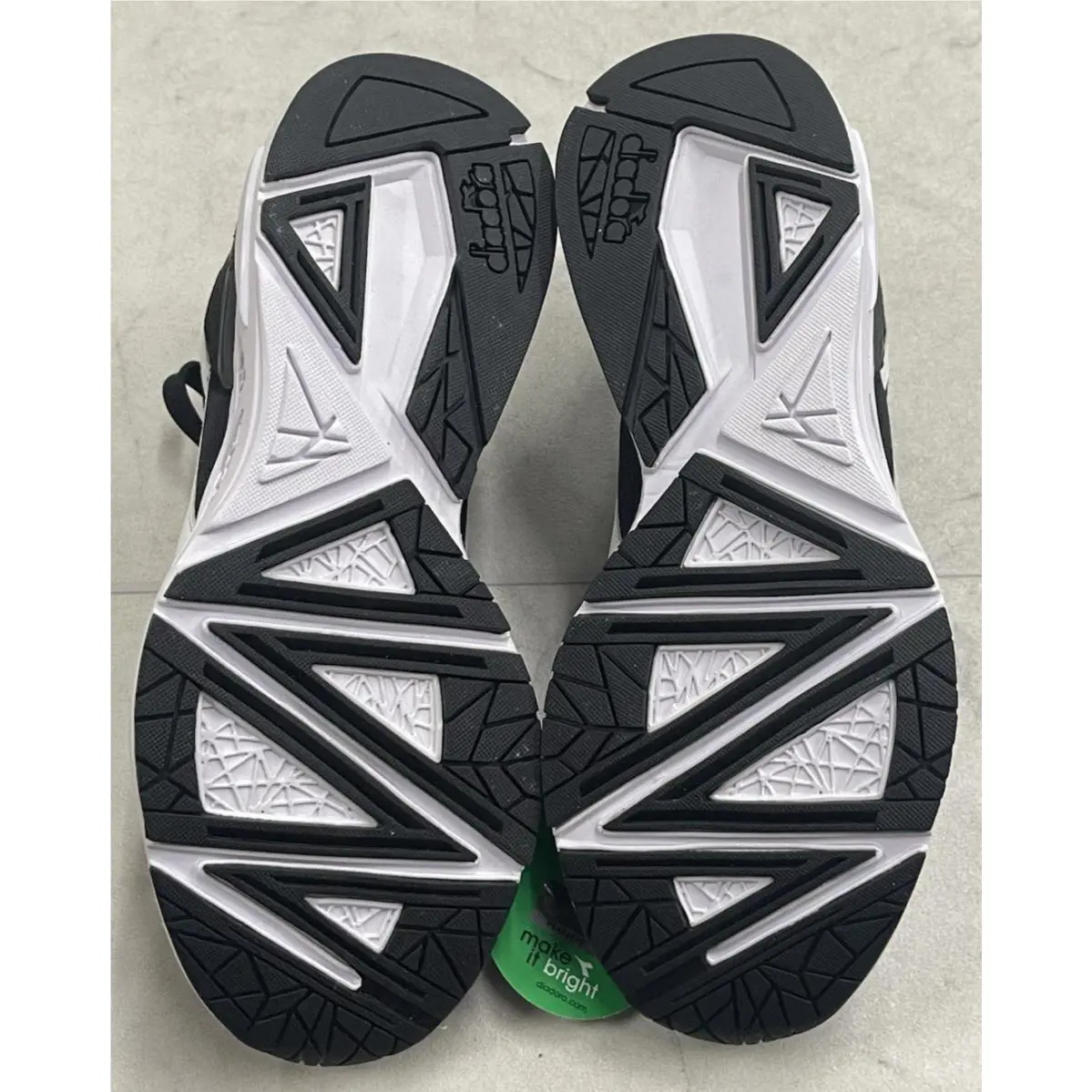 Diadora shoes - Titan Reborn Chromia - Titan Reborn Chromia - Black 4