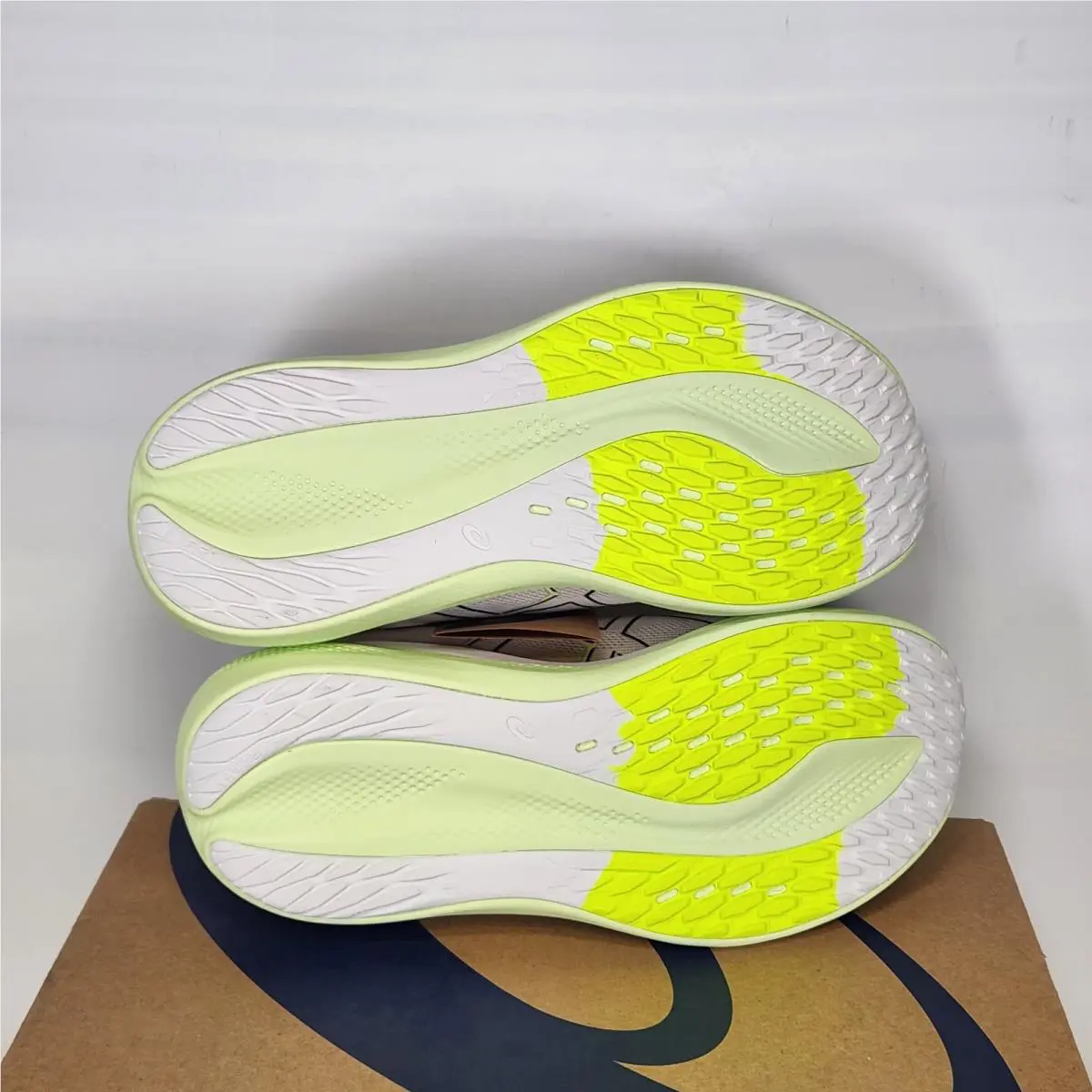 Asics shoes - ASICS GlideRide Max - GlideRide Max - 1012B691-200 - Beige 3