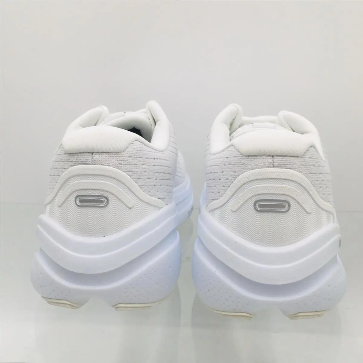 Brooks shoes - Brooks Ghost Max 2 - Ghost Max - 120420 1B 168 - Bright White 6