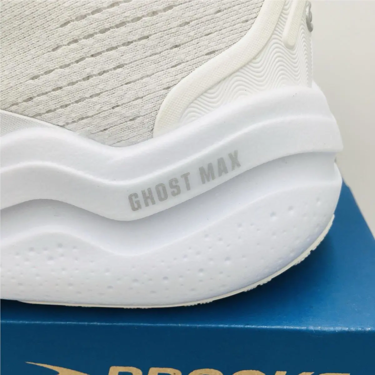 Brooks shoes - Brooks Ghost Max 2 - Ghost Max - 120420 1B 168 - Bright White 4
