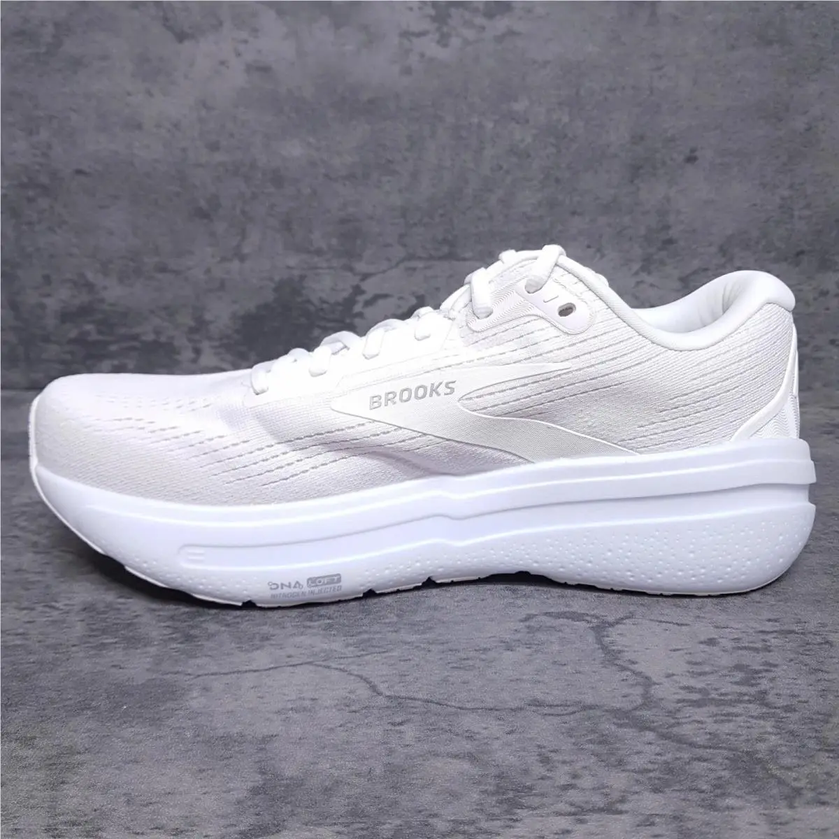Brooks shoes - Brooks Ghost Max 2 - Ghost Max - 120420 1B 168 - Bright White 0