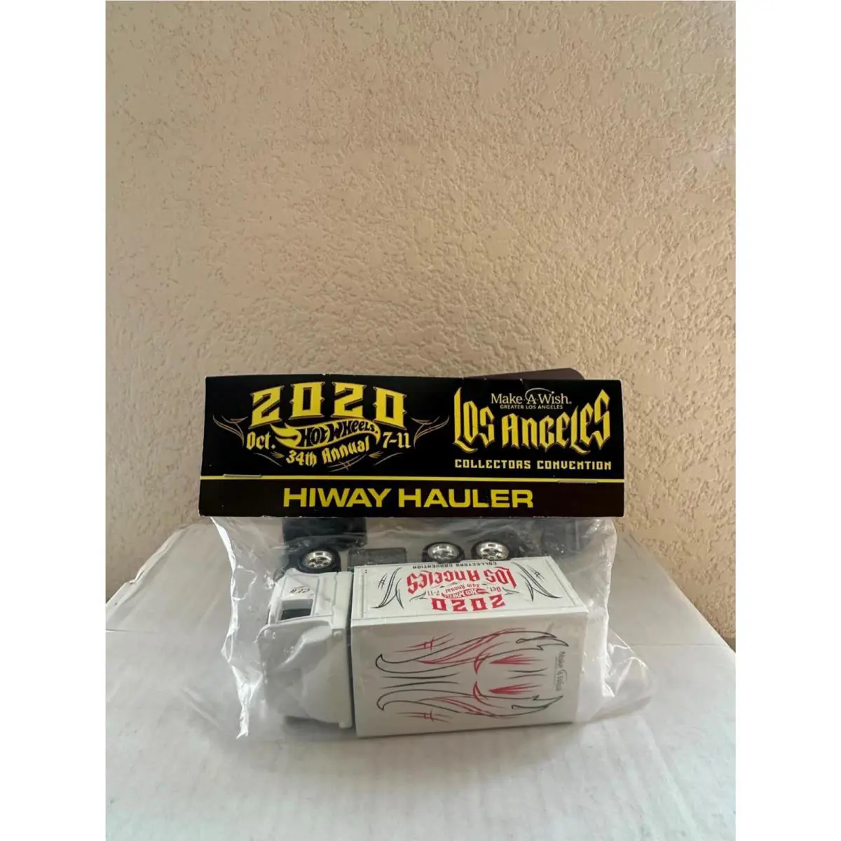 2020 Hot Wheels 34th Annual Collectors Convention Hiway Hauler White J5