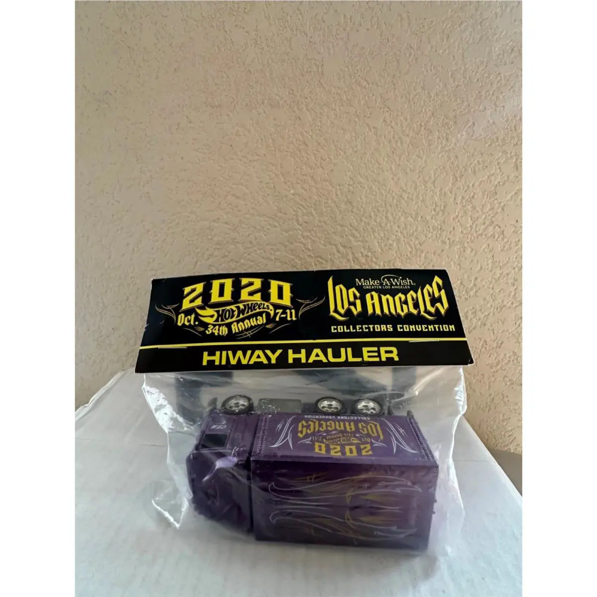 2020 Hot Wheels 34th Annual Collectors Convention Hiway Hauler Purple J5