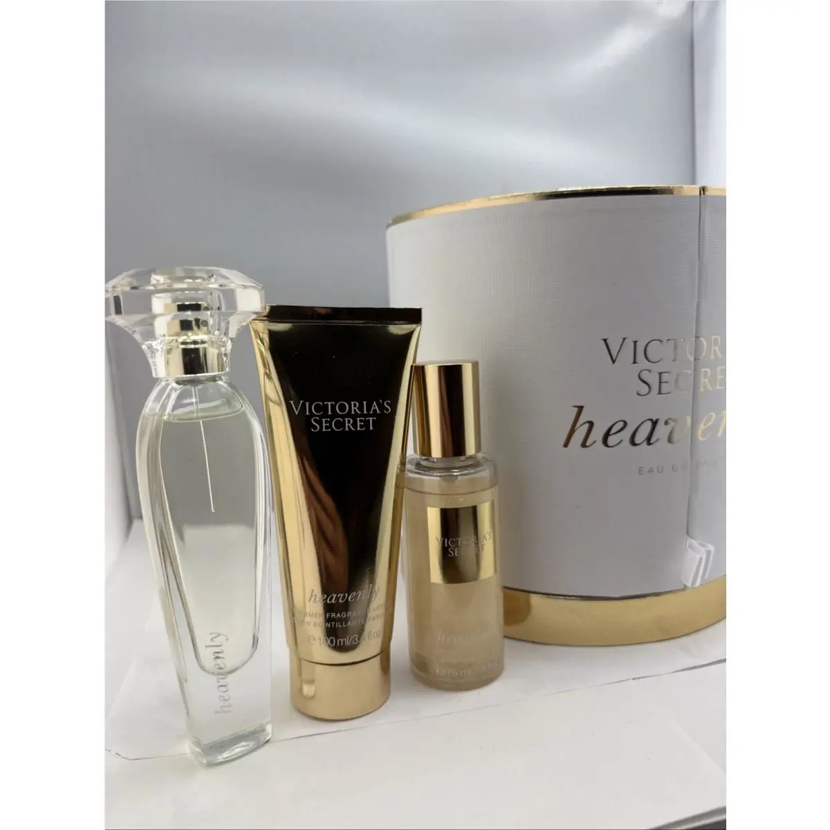 Victoria`s Secret Heavenly Signature Perfume Shimmer Lotion Mist Gift Set