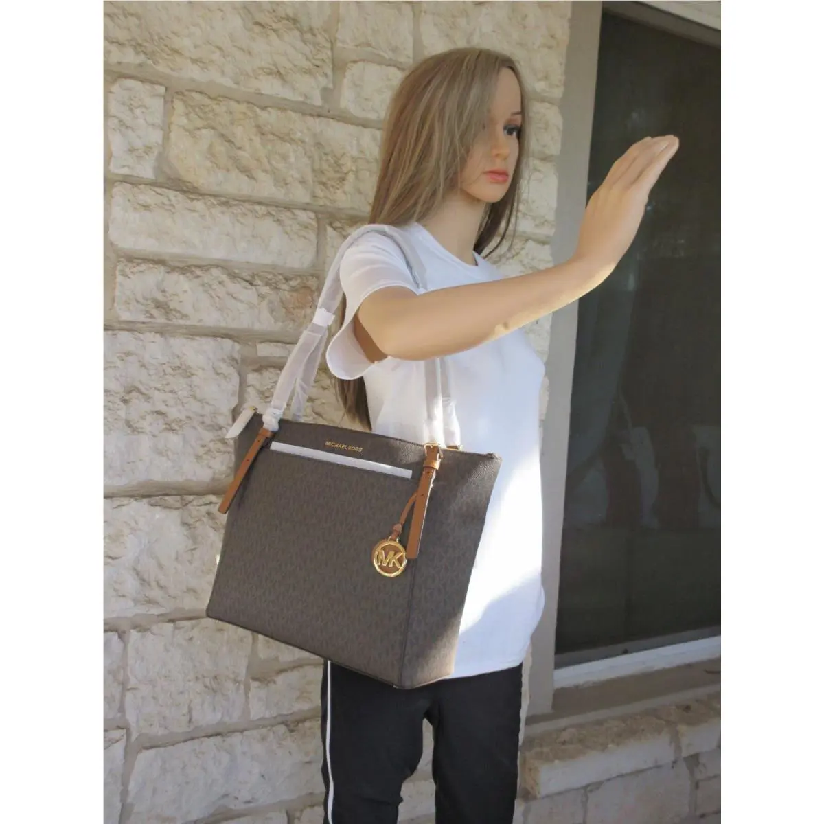 Michael Kors  bag  Voyager Tote - Lining: Beige, Exterior: Vanila/Acorn OR Brown/Acorn, Hardware: Gold 27