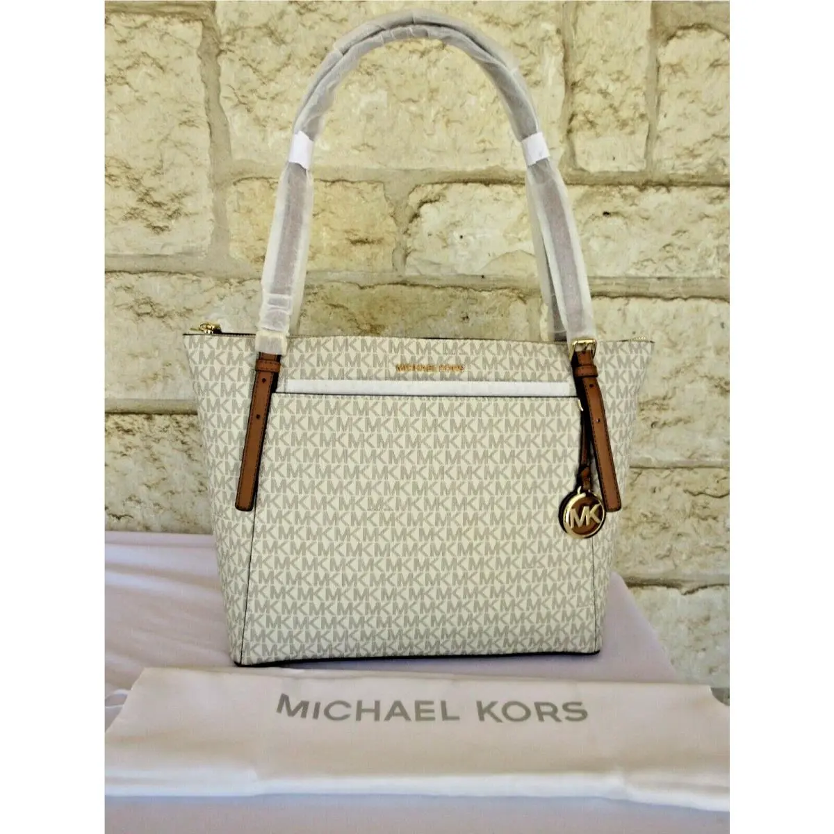 Voyager Large Tote Vanila/acorn Brown/acorn Logo or Bag+wallet Vanilla/Acorn Logo TOTE Only by Michael Kors