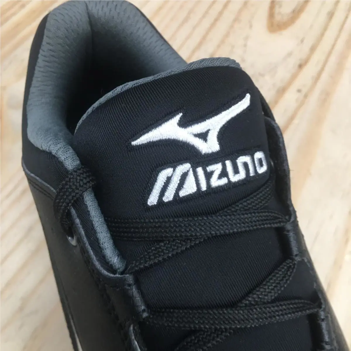 Mizuno shoes - Black 13