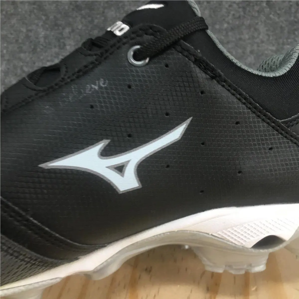Mizuno shoes - Black 3