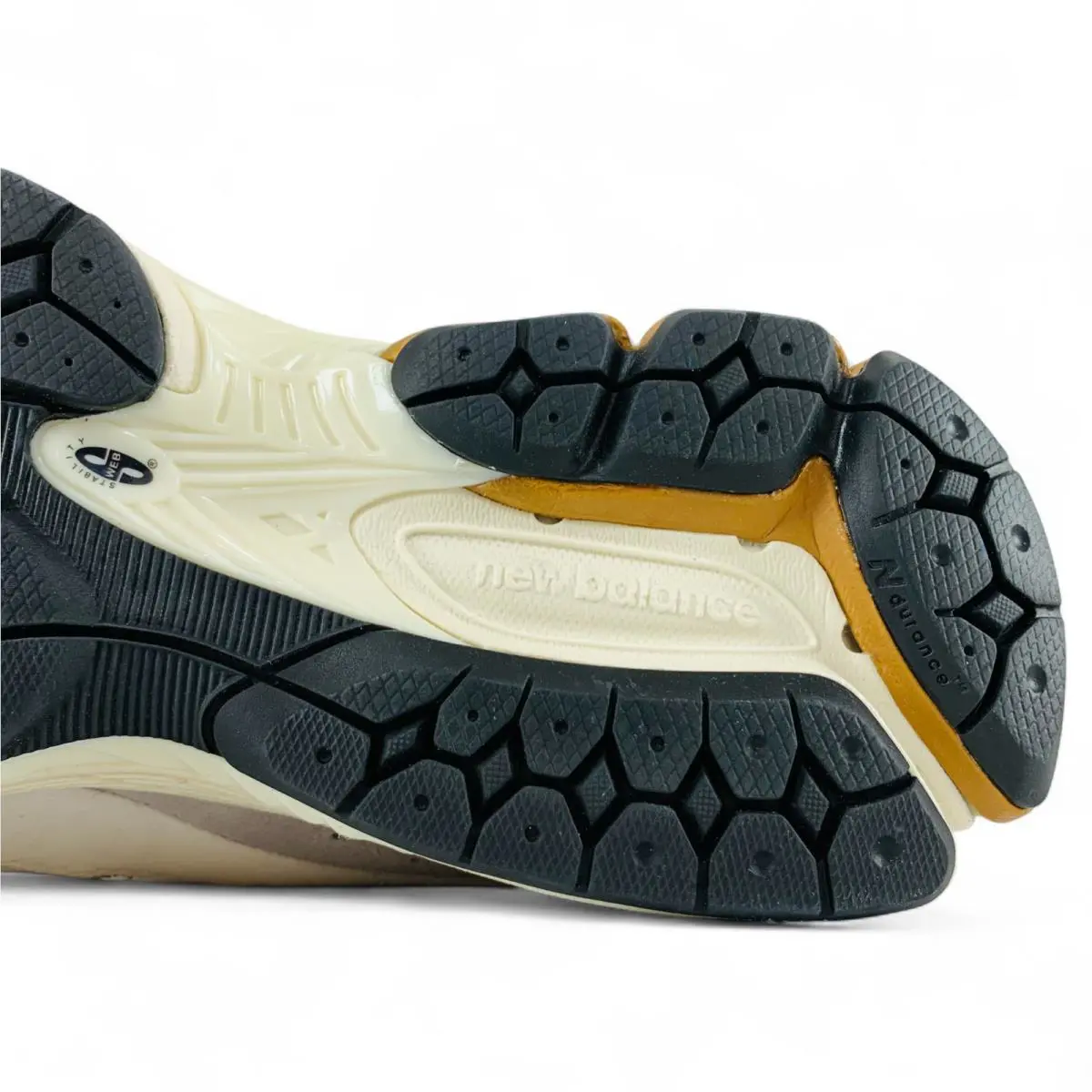 New Balance shoes - New Balance 2002R - M2002RQW - White 23