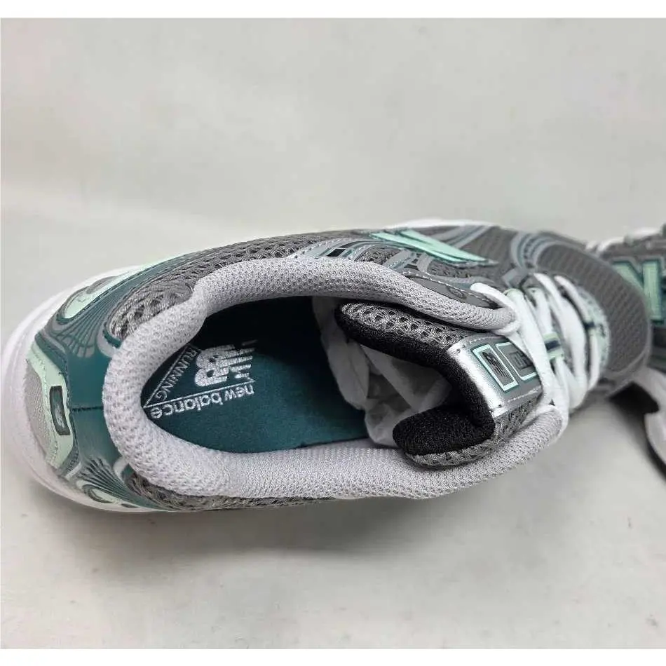 New Balance shoes - Silver 8