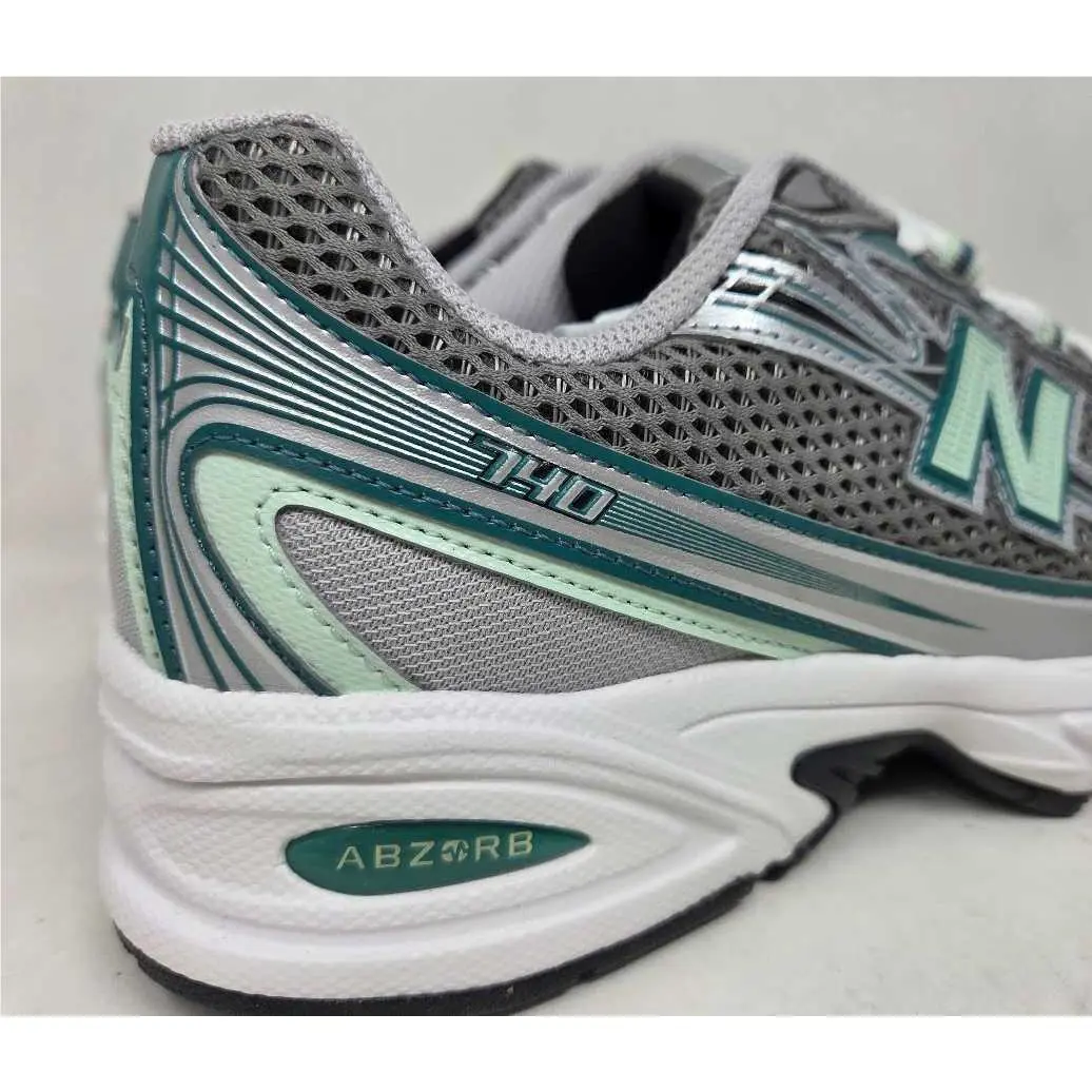 New Balance shoes - Silver 3