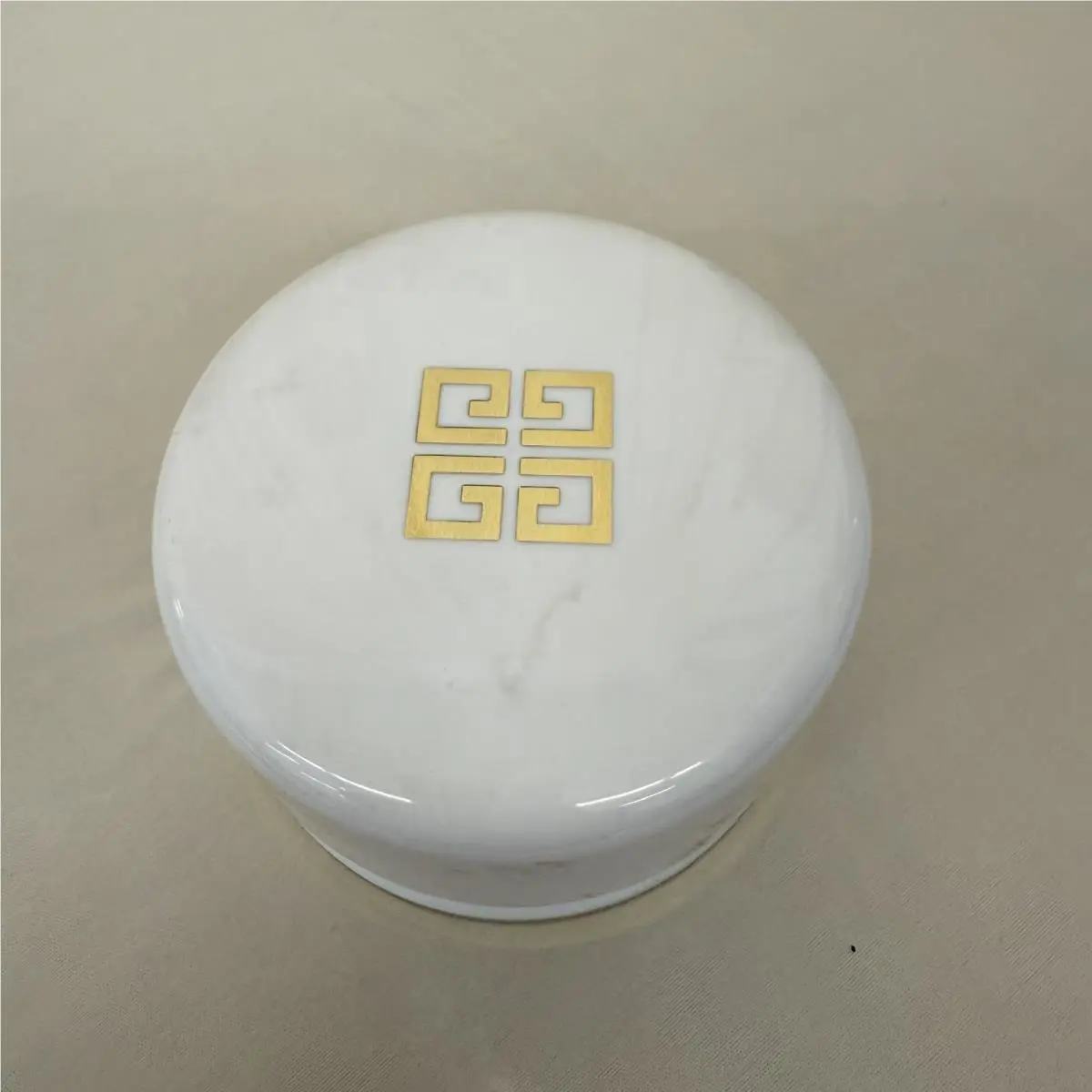 Le De Givenchy Bath Powder 3 oz Hard to Find