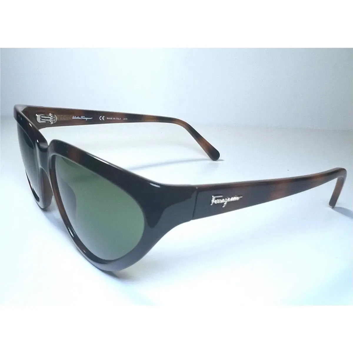 Dolce Gabbana Ferragamo Brown Tortoise SF1017S Sunglasses + Case Unisex