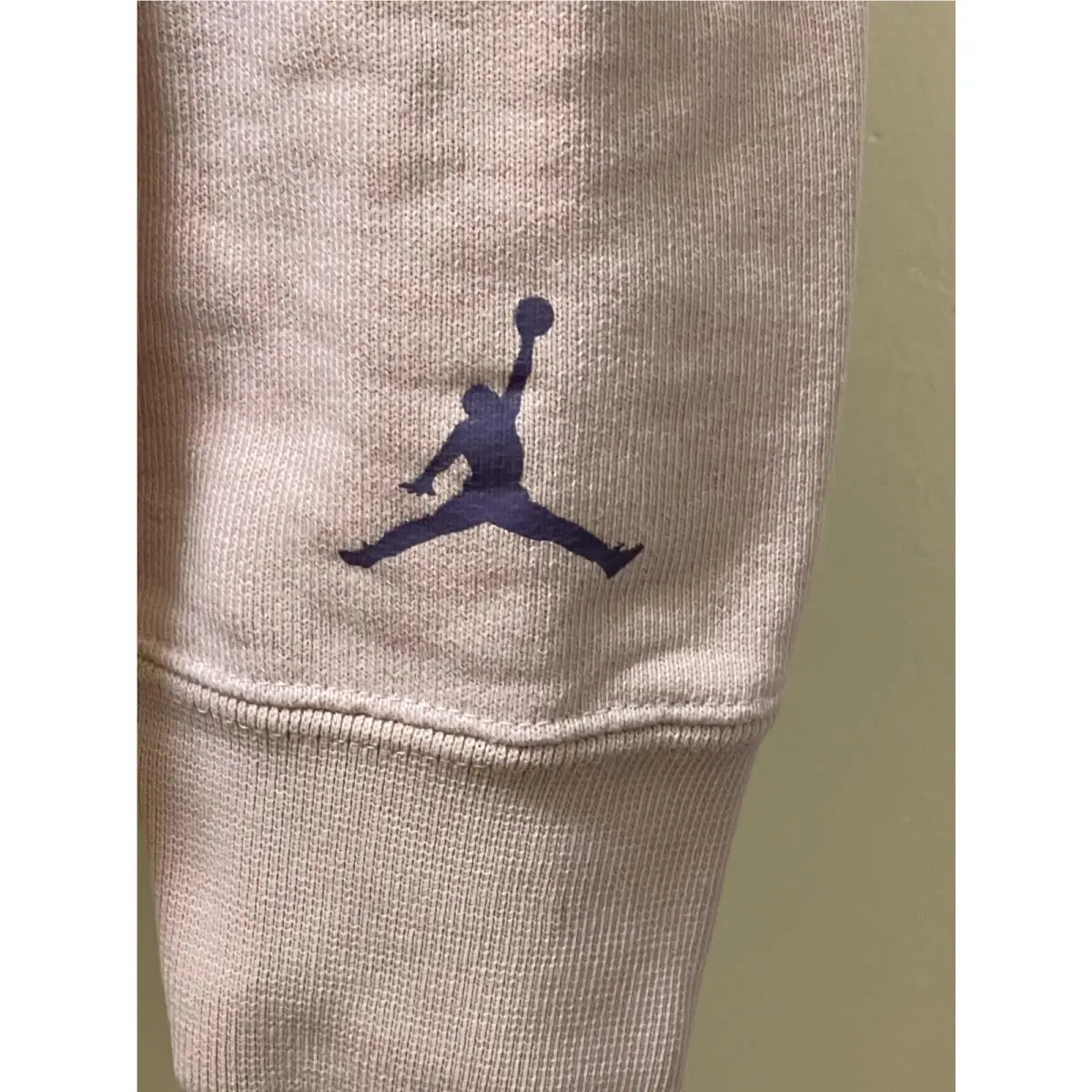 Nike clothing - Pink (UPC: 195868332322) 1