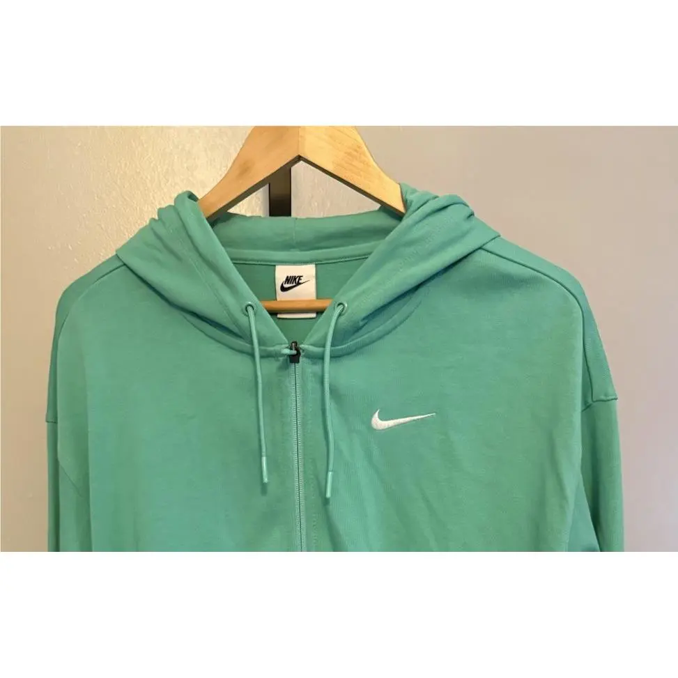 Nike clothing - DM6415369 - DM6415369 - Green (UPC: 0196151458293) 1